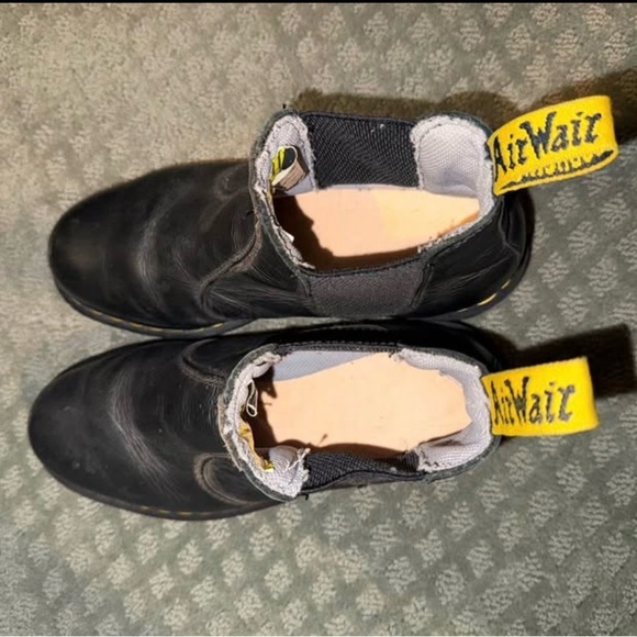 Dr. Martens SLIP RESISTANT STEEL
TOE LEATHER CHELSEA BOOTS - Picture 4 of 6